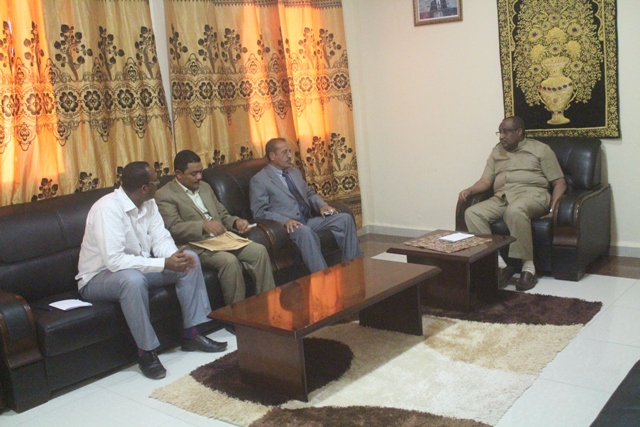 Madaxweynaha Puntland Iyo Safiirka Yemen Ee Soomaaliya Oo Ku Kulmay Garoowe