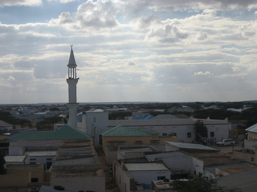 Ra’isulwasaare Cumar Cabdirishiid oo Ciidda ku Tukanaya Qardho