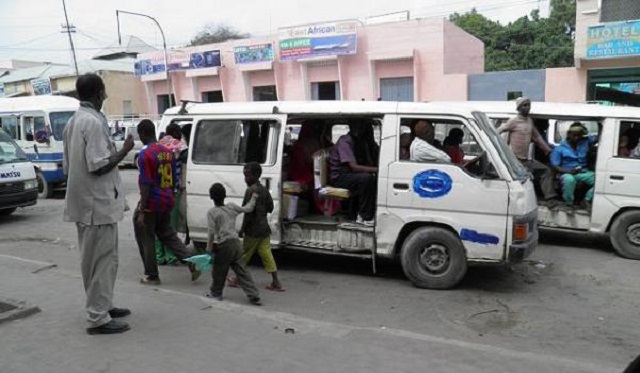 Dawarawalada Gaadiidka Ee Ka Howlgala Magaalada Muqdisho Oo Ka Cabanaya Burburka Wadooyinka