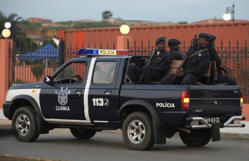 Booliiska Dalka Angola oo xirxirey boqol Soomaali ah