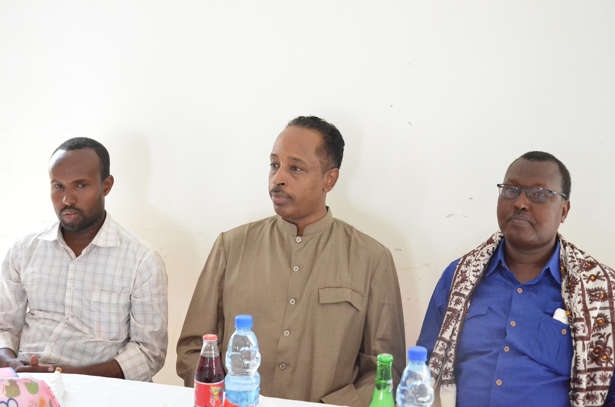 Guddoomiye Ku Xigeenka Baarlamaanka Oo Gaalkacyo Qado Sharaf Ugu Sameeyey Odayaasha Dhaqanka Qaarkood “SAWIRRO”