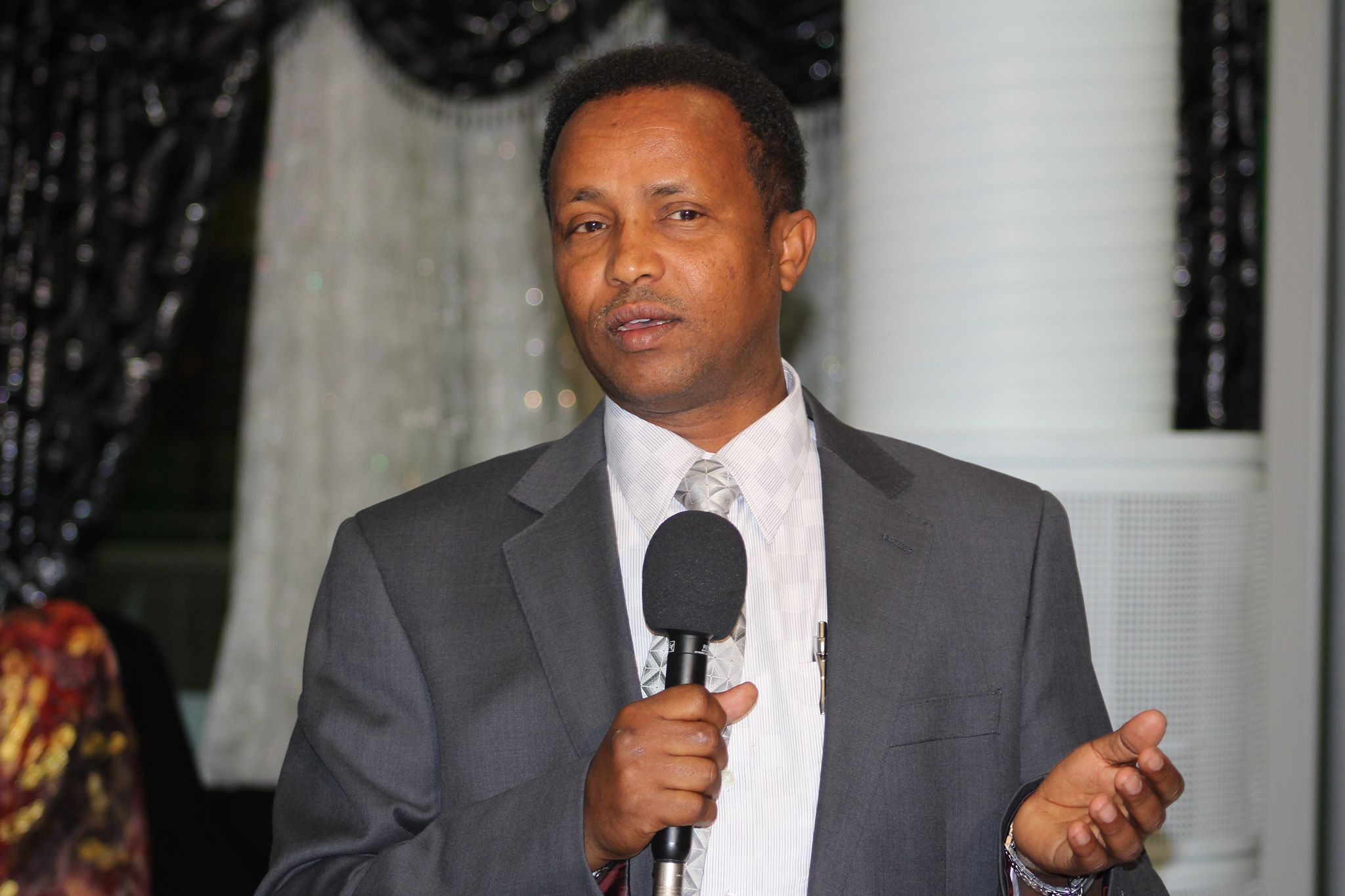 Saleebaan Ciise Xaglatoosiye: Cali Khalif iyo Inta La Socoto, waa in La Iska Qabto
