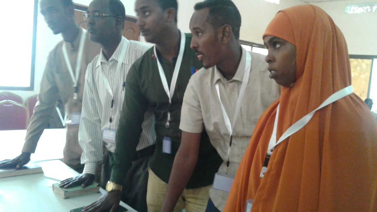 Xildhibaannada Golaha Deegaanka Gaalkacyo Ee Puntland Oo La Dhaariyey (Sawirro)