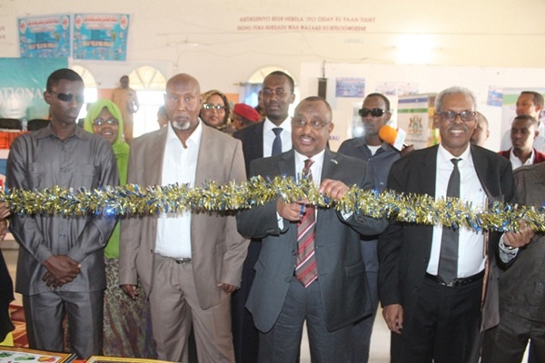 Madaxweynaha Puntland Oo Furay Carwada Bandhigga Buugaagta