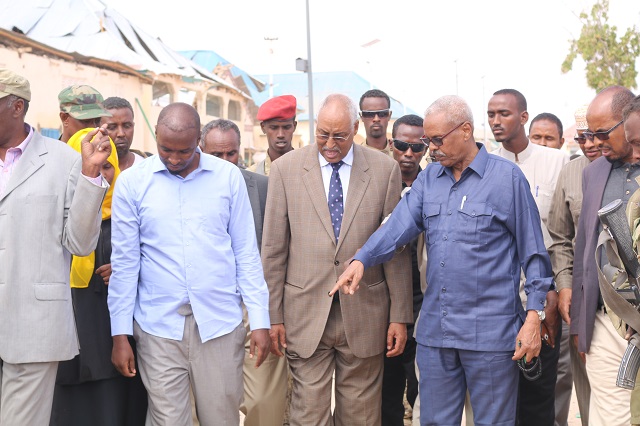 Madaxweyne Ku Xigeenka Puntland Oo Booqday Goobihii Ay Ka Dhaceen Qaraxyadii Gaalkacyo (Sawirro)