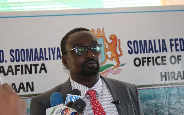 Dabageed Oo Shaqadii Ka Joojiyey Duqa B/weyne Iyo Mas’uuliyiin Kale