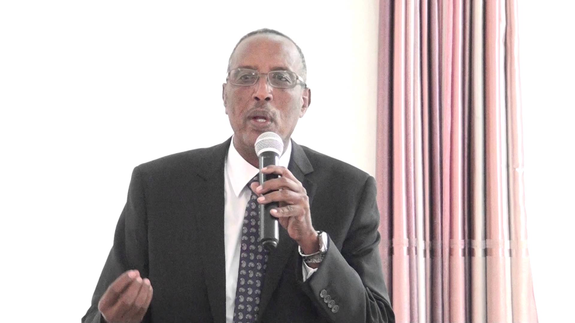 Muuse Biixi: Waa nasiib darro, dagaal aanan u baahneyn baa dhex dhacaya Soomaaliya iyo Somaliland