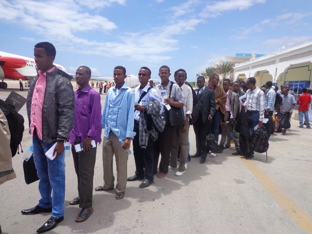 Ardey Deeq Waxbarasho Ka Helay Sudan Oo Maanta Ka Dhoofey Muqdisho
