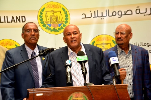 Somaliland: Kulan Ay Soo Qabanqaabiyeen Salaaddiin Ayaa Lagu Dhex-dhexaadiyay Muuse Biixi iyo Cabdiraxmaan Cirro