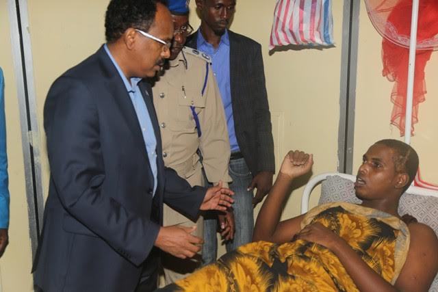Madaxweyne Farmaajo oo Booqday Dhaawacyada Qarixii Kaawo Godey (SAWIRRO)