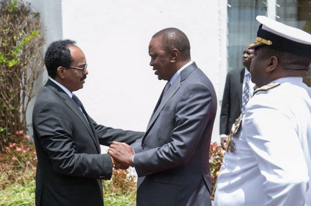 Sawirro: Madaxweyne Farmaajo Iyo Dhiggiisa Kenya Oo Kulmay