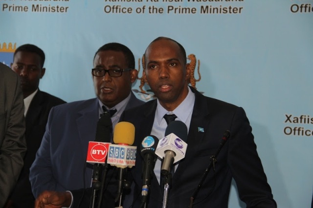 SAWIRRO: Ra’iisul Wasaare Kheyre Oo Xafiiska Kala Wareegay Ra’iisul Wasaare Hore Sharmaarke