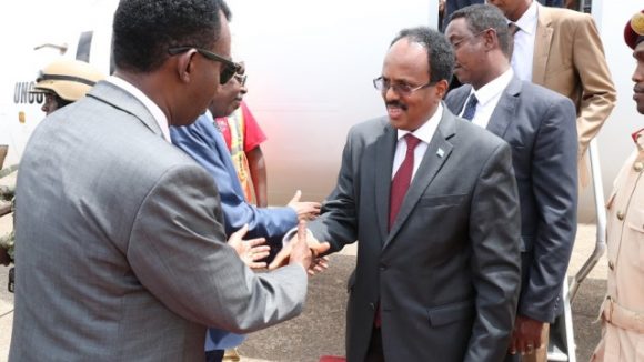 Madaxweyne Farmaajo Iyo Wafdi Uu Hoggaaminayo Oo Dib Ugu Soo Laabtay Muqdisho