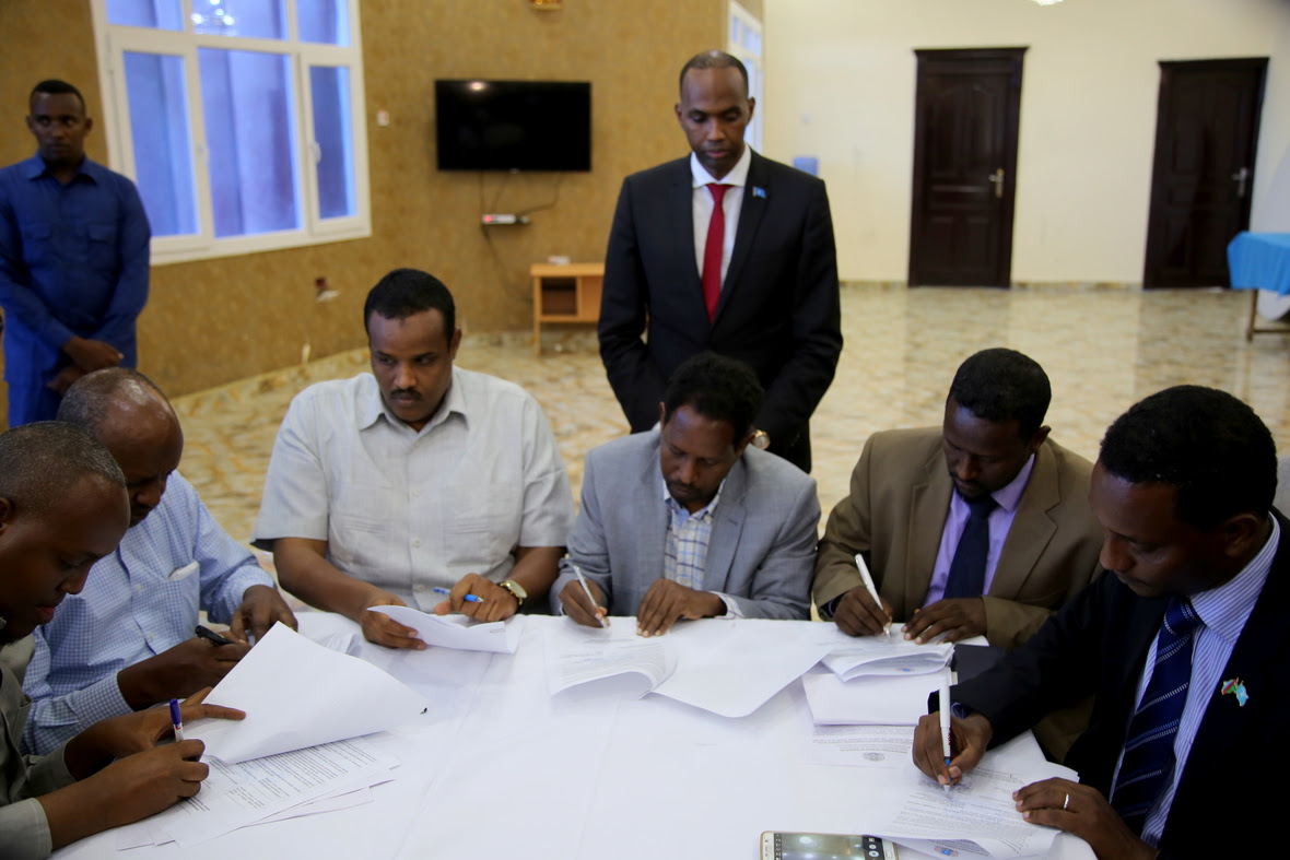 Sawirro: Kheyre Oo Soo Xiray Shirka Wadatashiga Horumarinta Warbaahinta Dalka