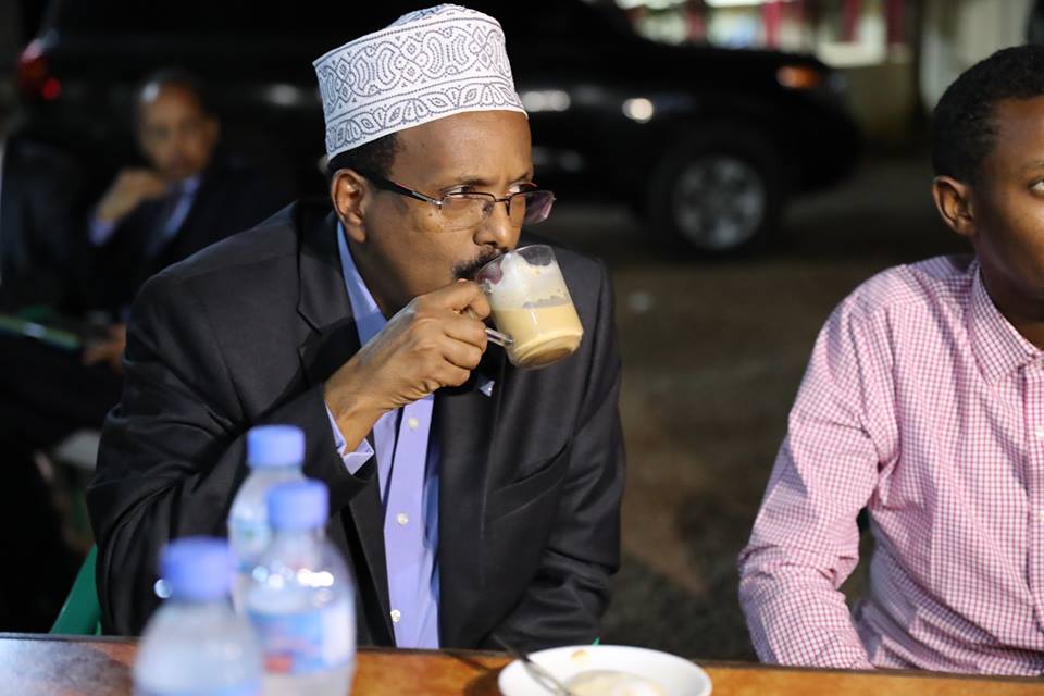 Sawirro: Madaxweyne Farmaajo Oo La Kulmay Bulshada Kismaayo