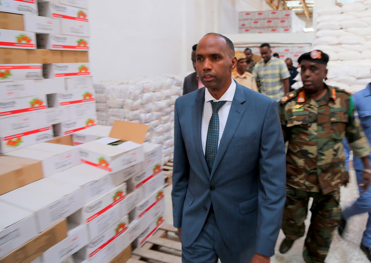 Sawirro: Ra’iisul Wasaaraha Oo Kormeeray Kaydka Raashinka Ee Ciidanka Soomaaliyeed