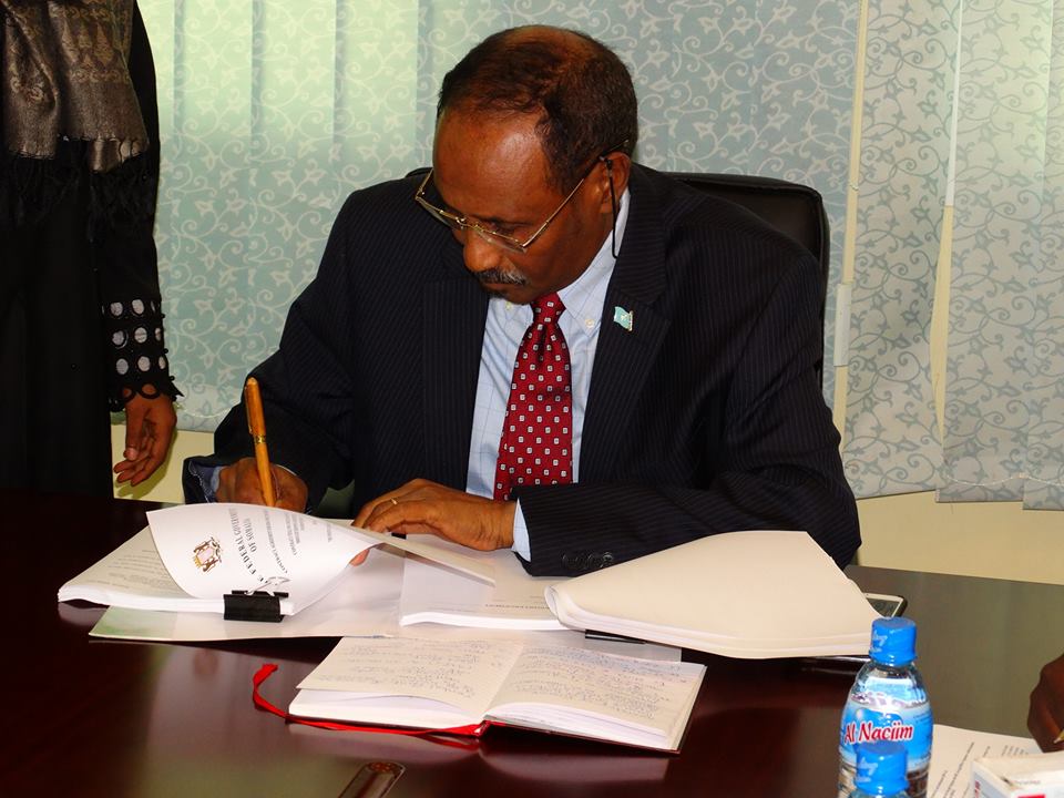 Wasiir Bayle Oo Saxiixay Heshiis Ku Kacaya $2.7m