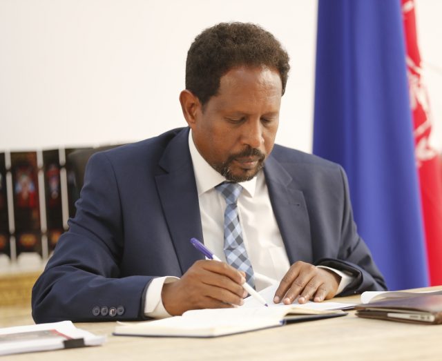 Eng: Yariisow Oo Magacaabay Agaasimaha Waaxda Dalxiiska Iyo Maalgashiga G/ Banaadir