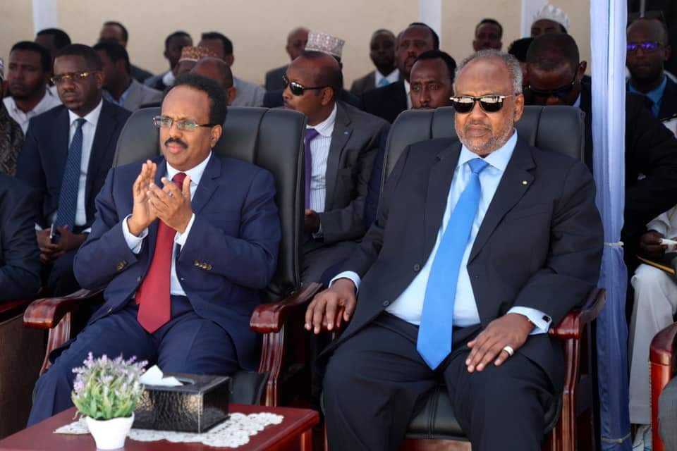 Sawirro: Farmaajo Iyo Geelle Oo Xarigga Ka Jaray Dhismaha Cusub Ee Safaaradda Jabuuti