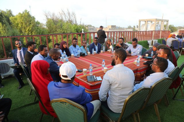 Kulan Dhexmaray Ra’iisul Wasaare Kheyre Iyo Dhallinyarada Magaalada Kismaayo