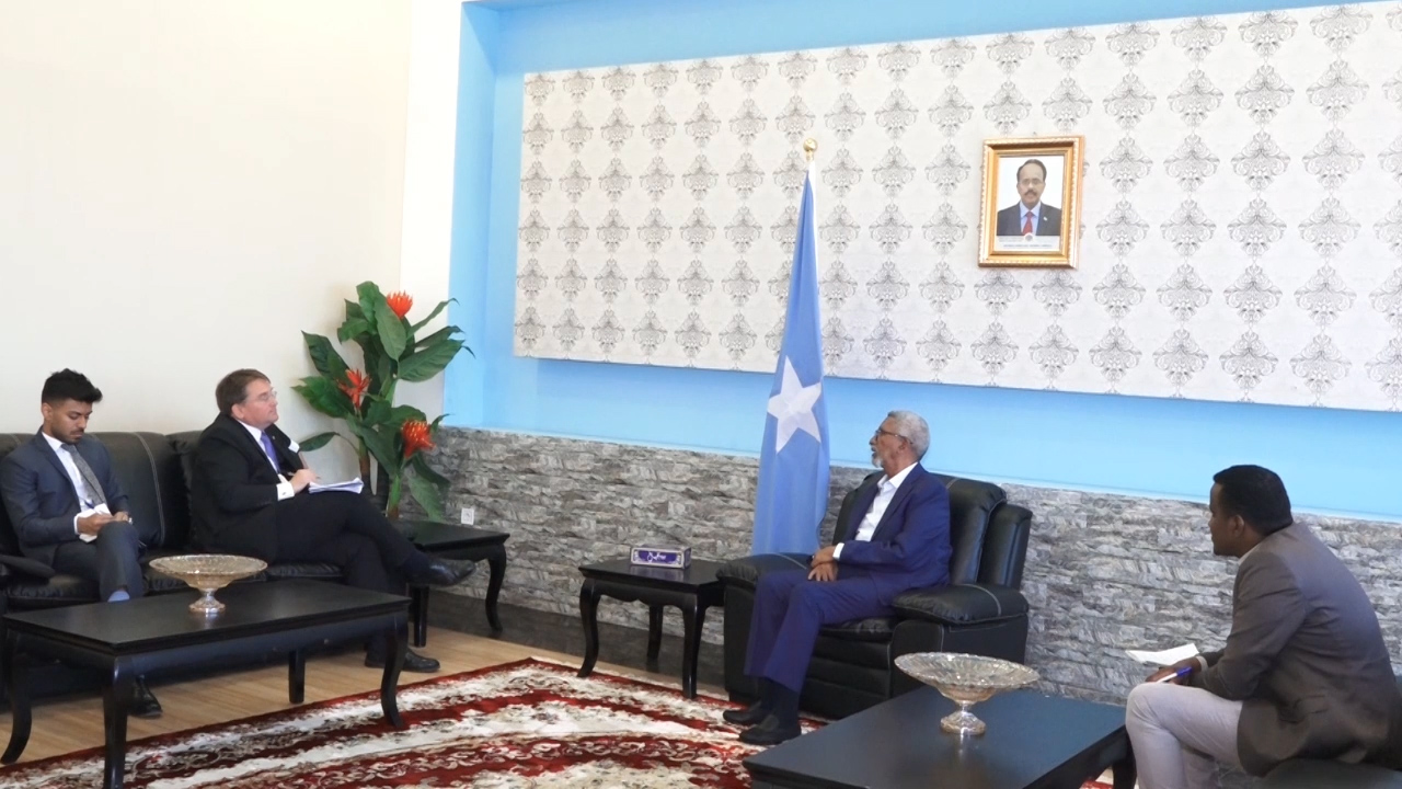 Guddoomiyaha Aqalka Sare Oo Qaabbilay Safiirka Ingiriiska u jooga Soomaaliya