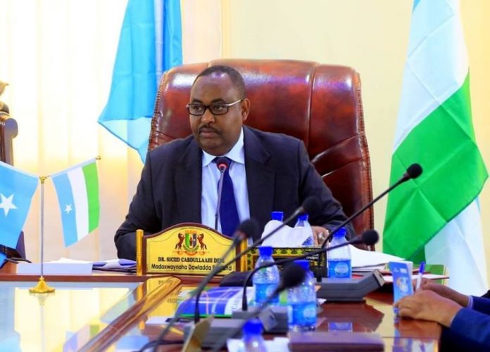 Madaxweynaha Deni Oo Xilka Ka Qaaday Agaasimihii Ciidanka Badda Puntland