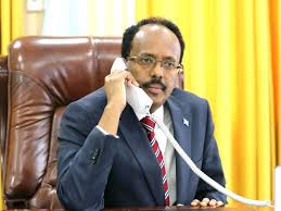 Madaxweyne Farmaajo oo kala hadlay Madaxweynaha Puntland sii Deynta Xubnaha Xiran Ee Guddiga Dhismaha Waddada Boosaaso