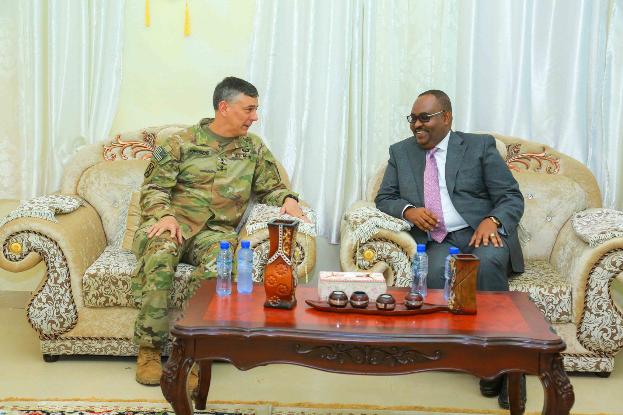 Madaxweyne Deni Oo Boosaaso Kula Kulmay Taliyaha AFRICOM