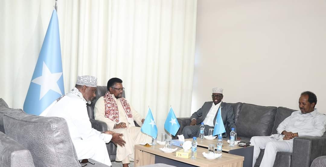 Maxay Kawa Hadleen Guddoomiye Mursal iyo Madaxdii Hore Ee Dalka