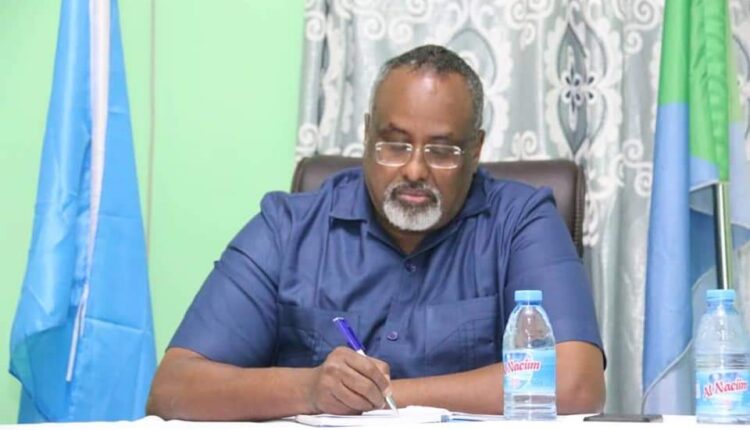 Madaxweyne Waare oo Xilka Ka Qaaday Wasiir, Halka Badelkiisa Lagu Dhawaaqay