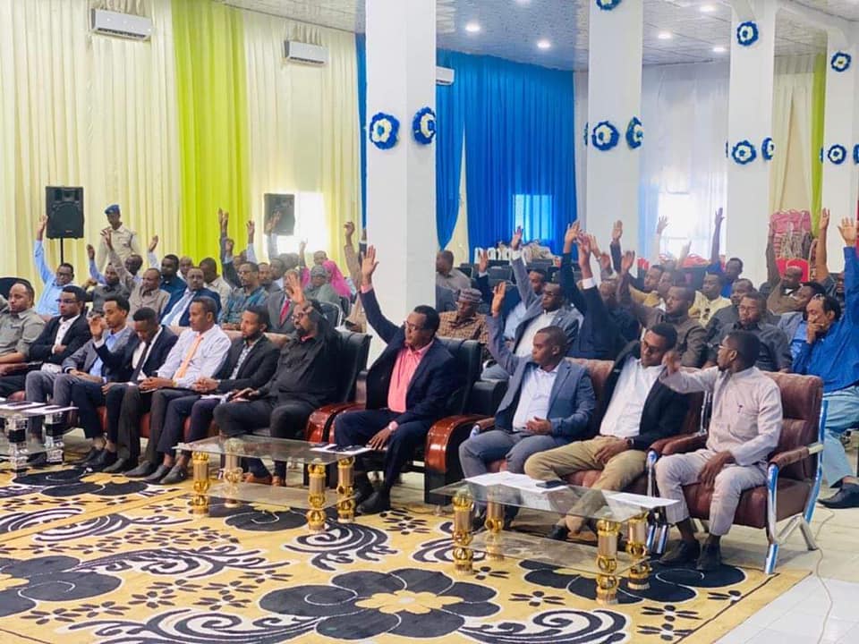 Hirshabelle: Baarlamaanka oo Muddada Xilheynta Hey’adaha Federaalka ah ka Dhigay 5 sano
