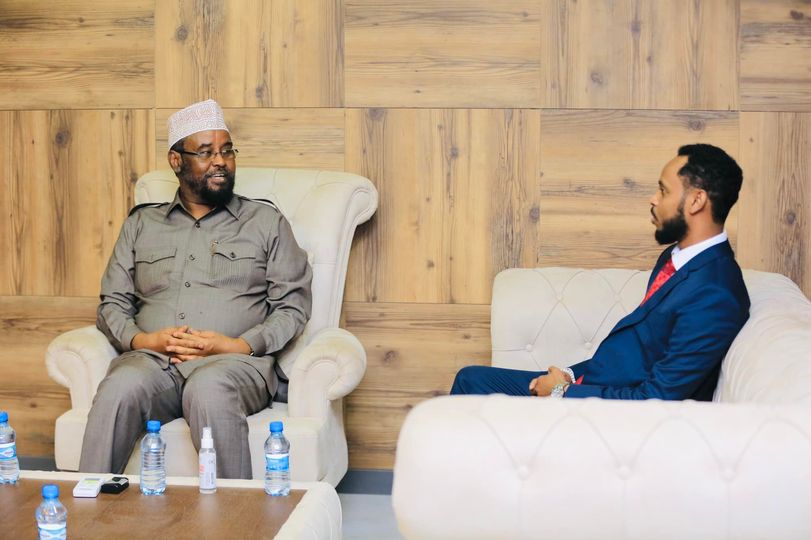 Axmed Madoobe oo Dhul Ku Wareejiyey Hay’adda Socdaal iyo Jinsiyadaha