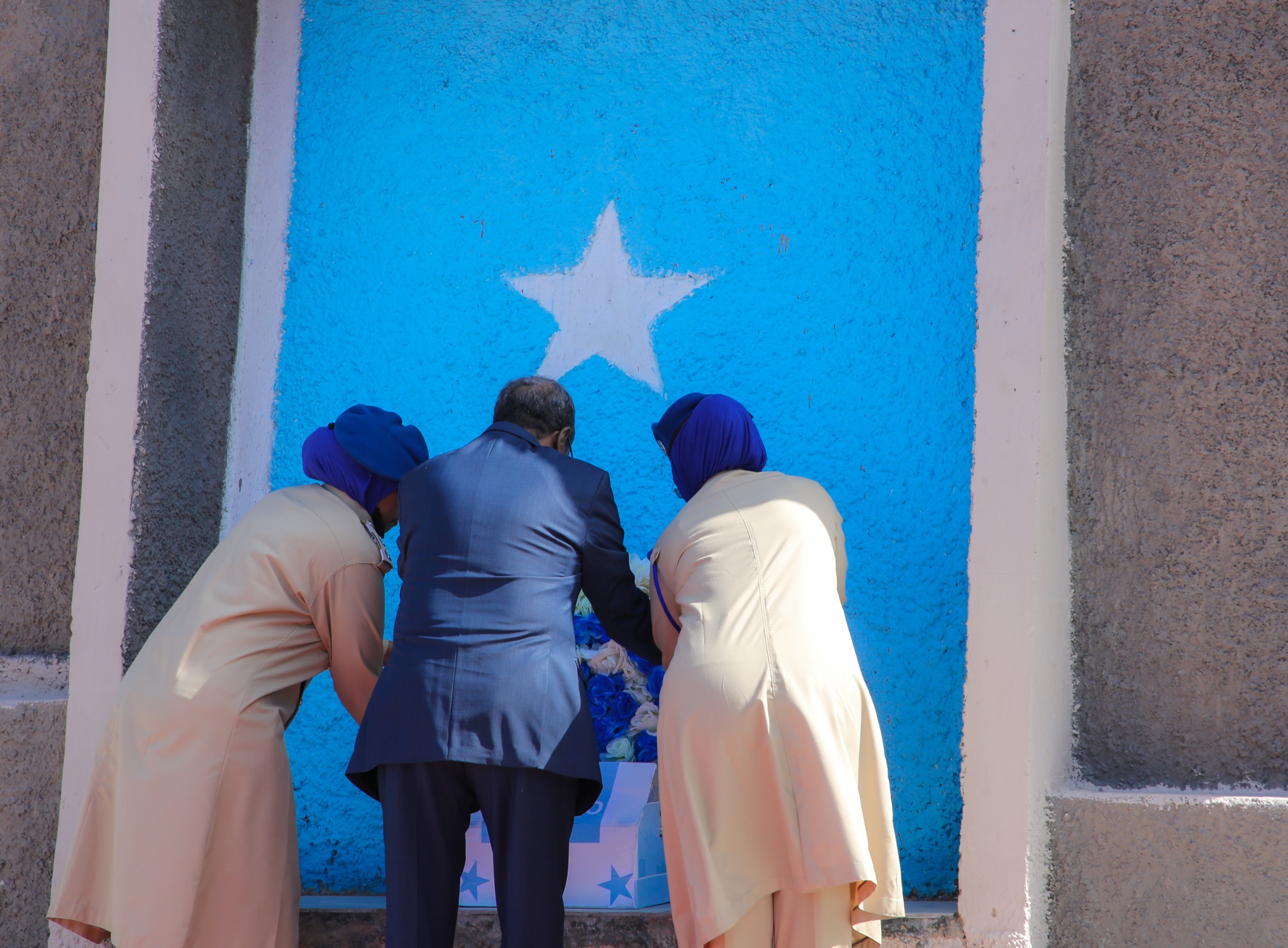 Madaxweyne Xasan oo Ubax Dhigay Taalada Daljirka Daahsoon+Sawirro