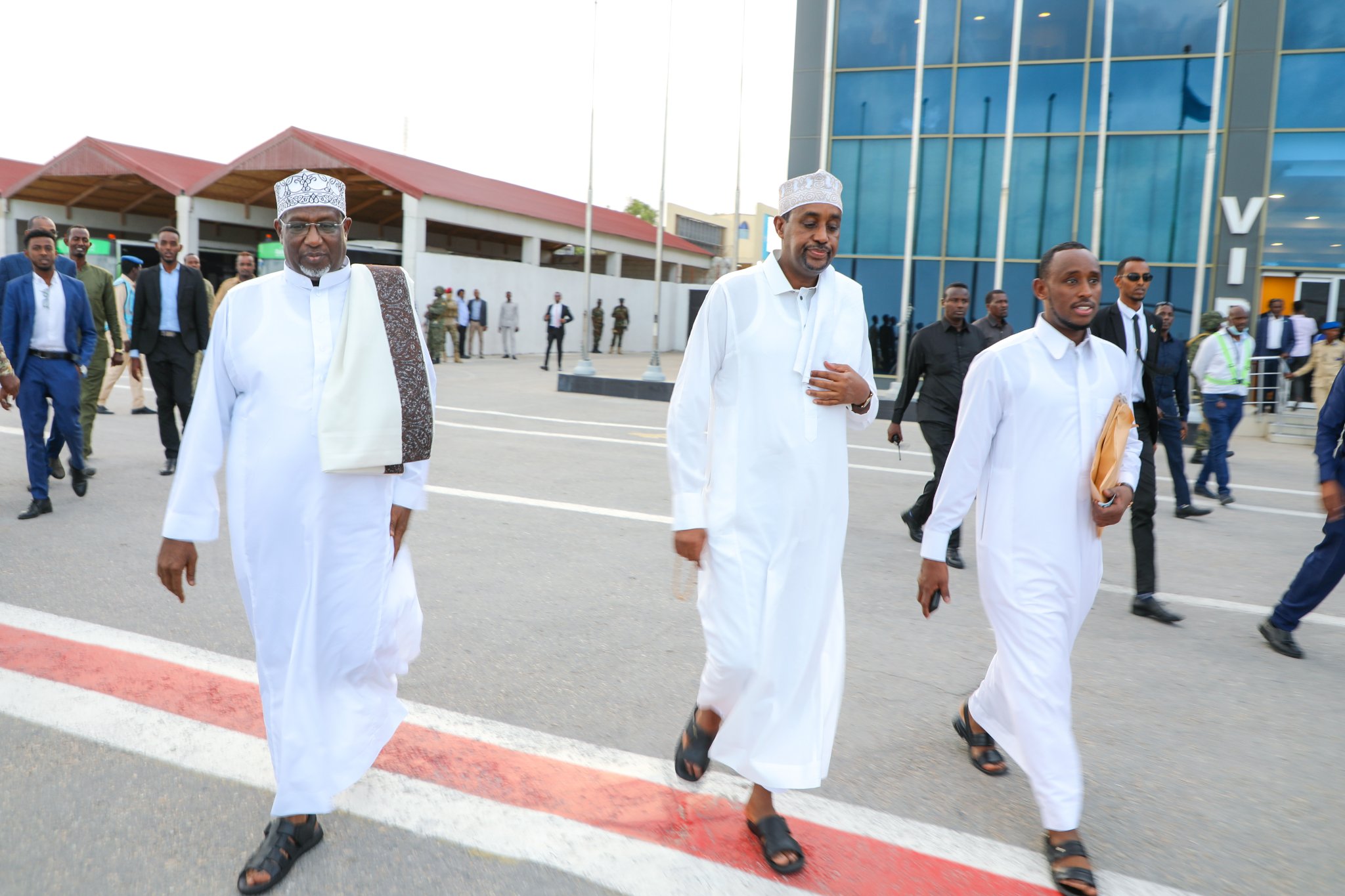 Shiikh Aadan Madoobe iyo Rooble oo U Dhaqaaqay Dudashada Xajka