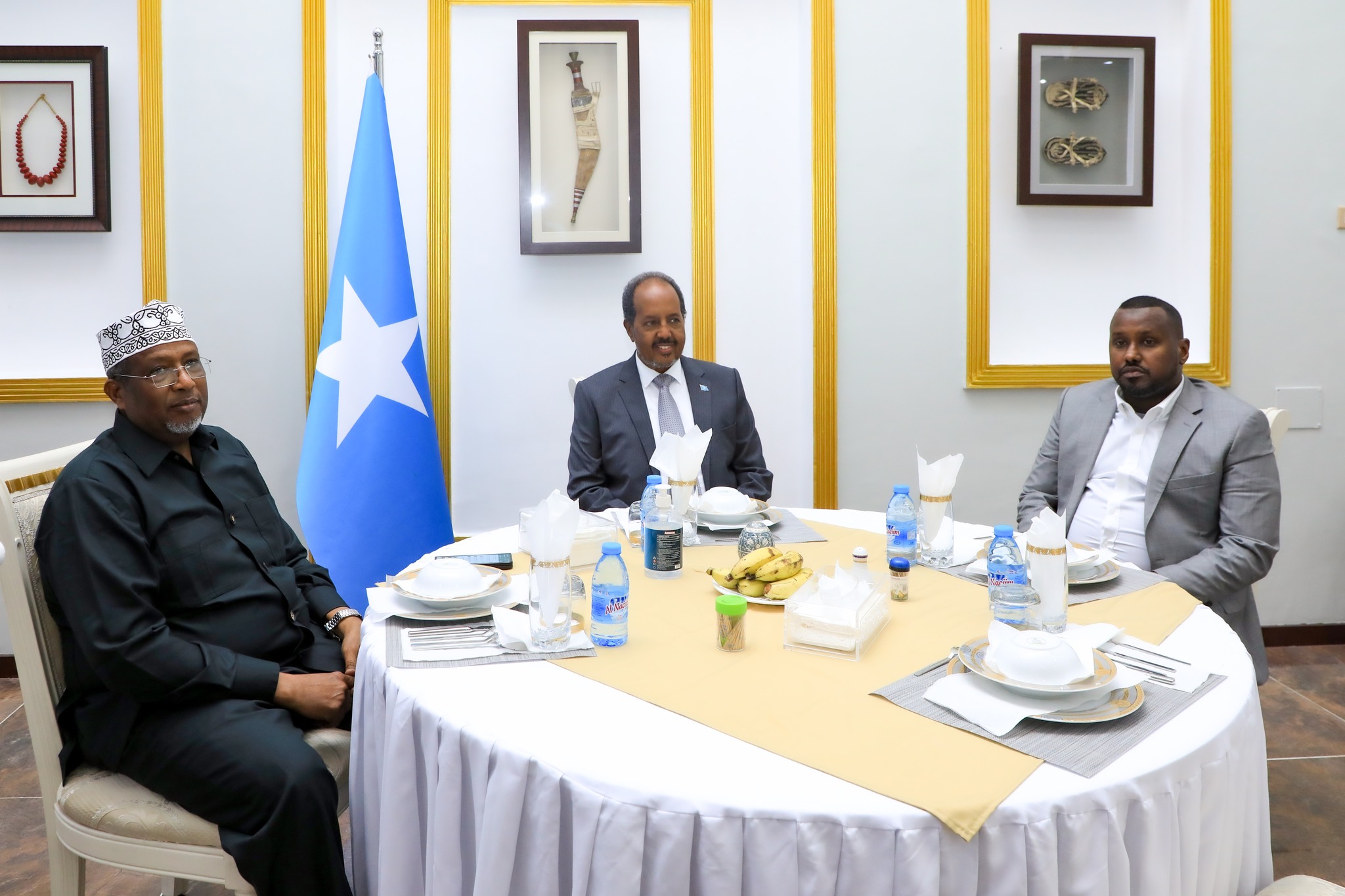 Madaxweyne Xasan oo Kulan La Qaatay Guddoonka iyo Guddiga Joogtada ah Ee Golaha Shacabka