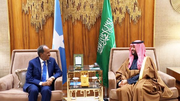 Madaxweyne Xasan Sheekh oo la kulmay dhaxal sugaha Boqortooyada Sacuudiga
