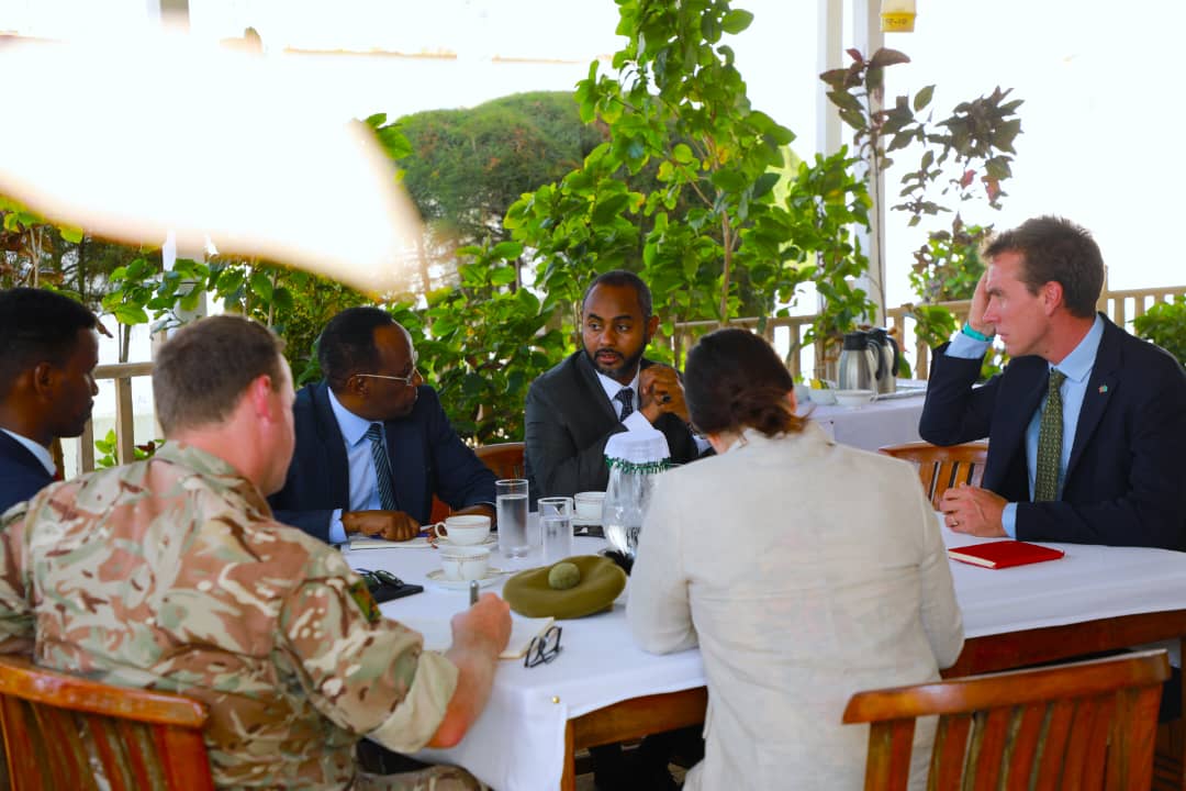Dowladaha Soomaaliya iyo Ingiriiska oo Ka Wadahadlay Dagaalka Al-shabaab