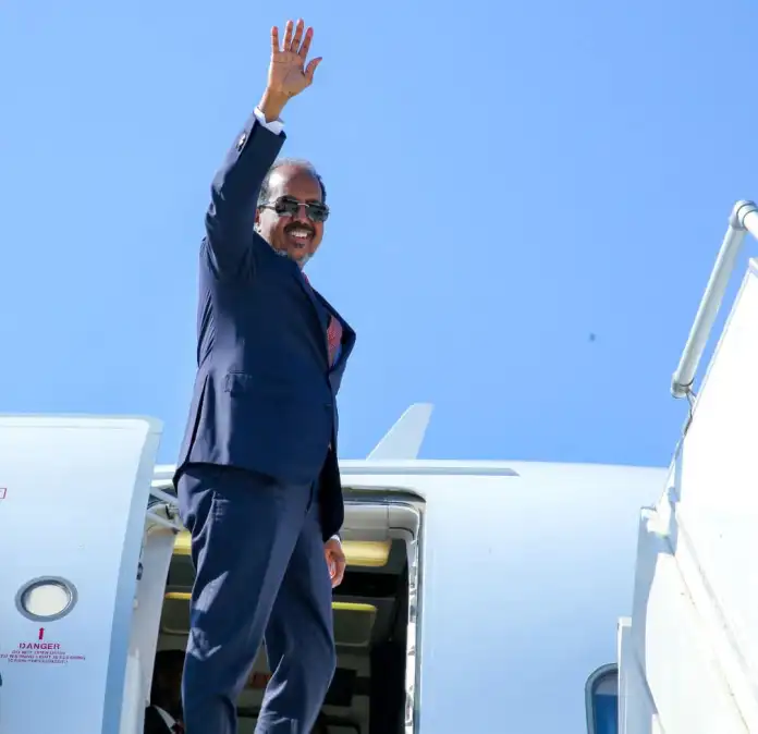 Madaxweyne Xasan Shiikh oo Ku Wajahan Magaalada Kismaayo iyo U jeedka Safarkiisa