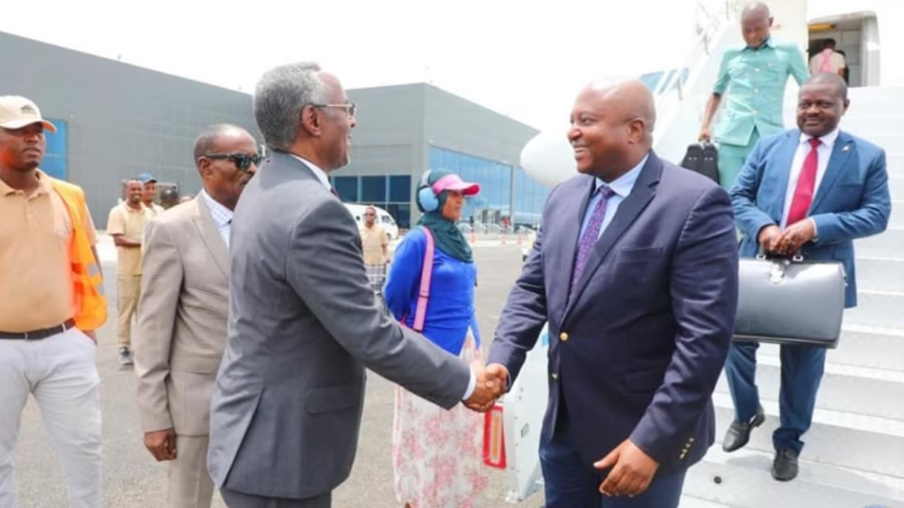 Wasiirka Arrimaha Dibadda Burundi oo Soo Gaaray Magaalada Muqdisho
