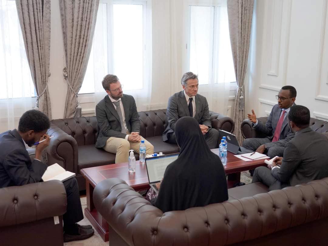 Hanti-dhowraha Qaranka oo Xafiiskiisa Ku Qaabilay Ma’uuliyiin Ka Socday Norway iyo Kenya