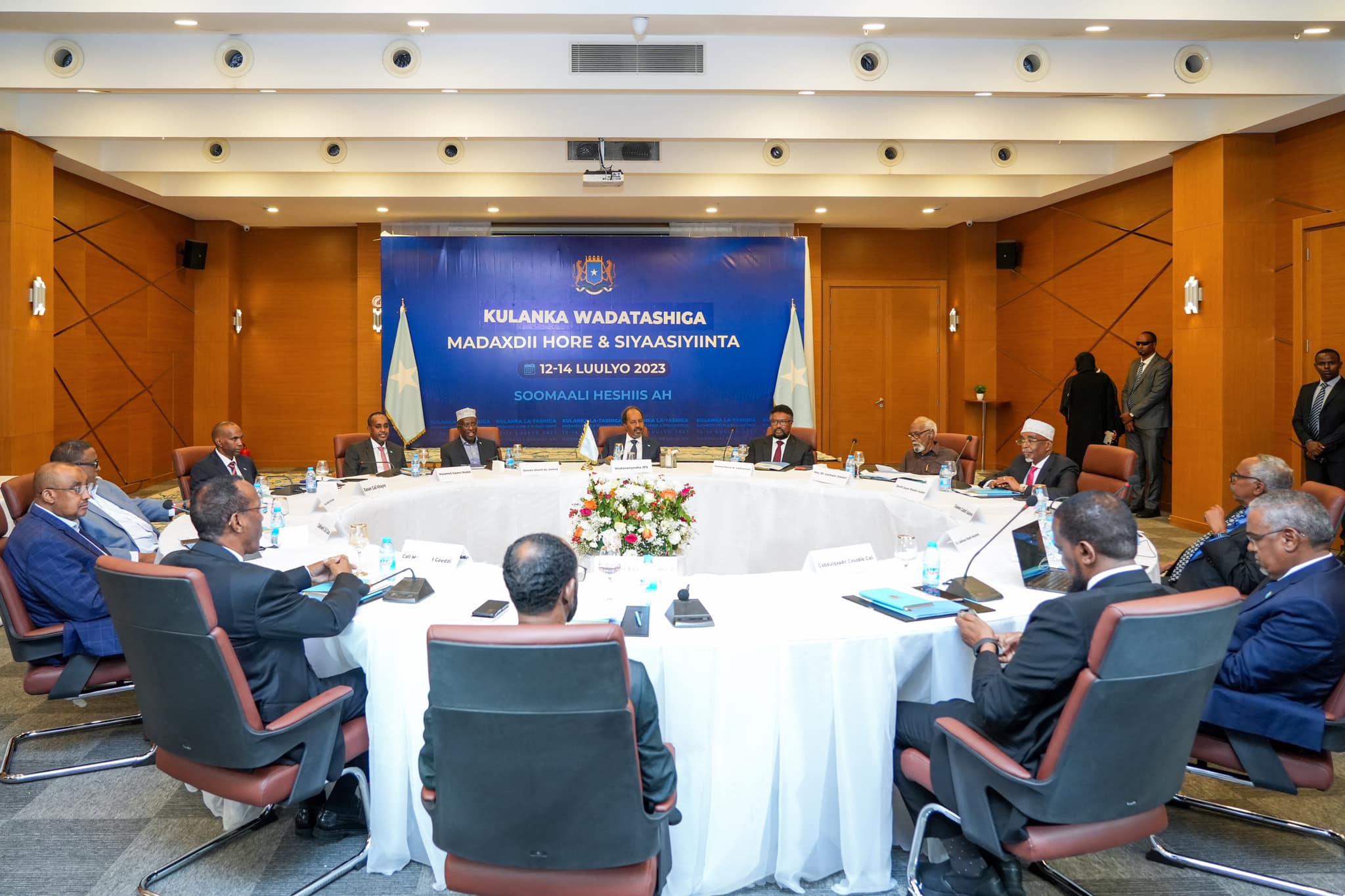 Shirka Wadatashiga Dowladda iyo Siyaasiyiinta oo Goordhow Muqdisho Ka Furmay+Sawirro